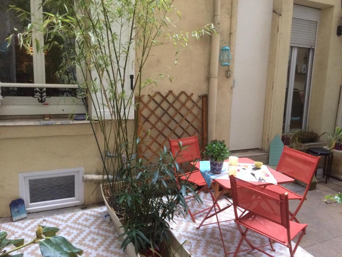 Studio "Maryline" Sejours Parisiens Abordables - Rez De Chaussee Sur Beau Patio Ombrage- Accessible Handcaps - Grand Canape-Lit Clic Clac 2 Places - Cuisine Equipee - Salle De Bains - 5 Minutes Du Metro Brochant Ligne 13,Bus 74 Et 31 Exterior foto